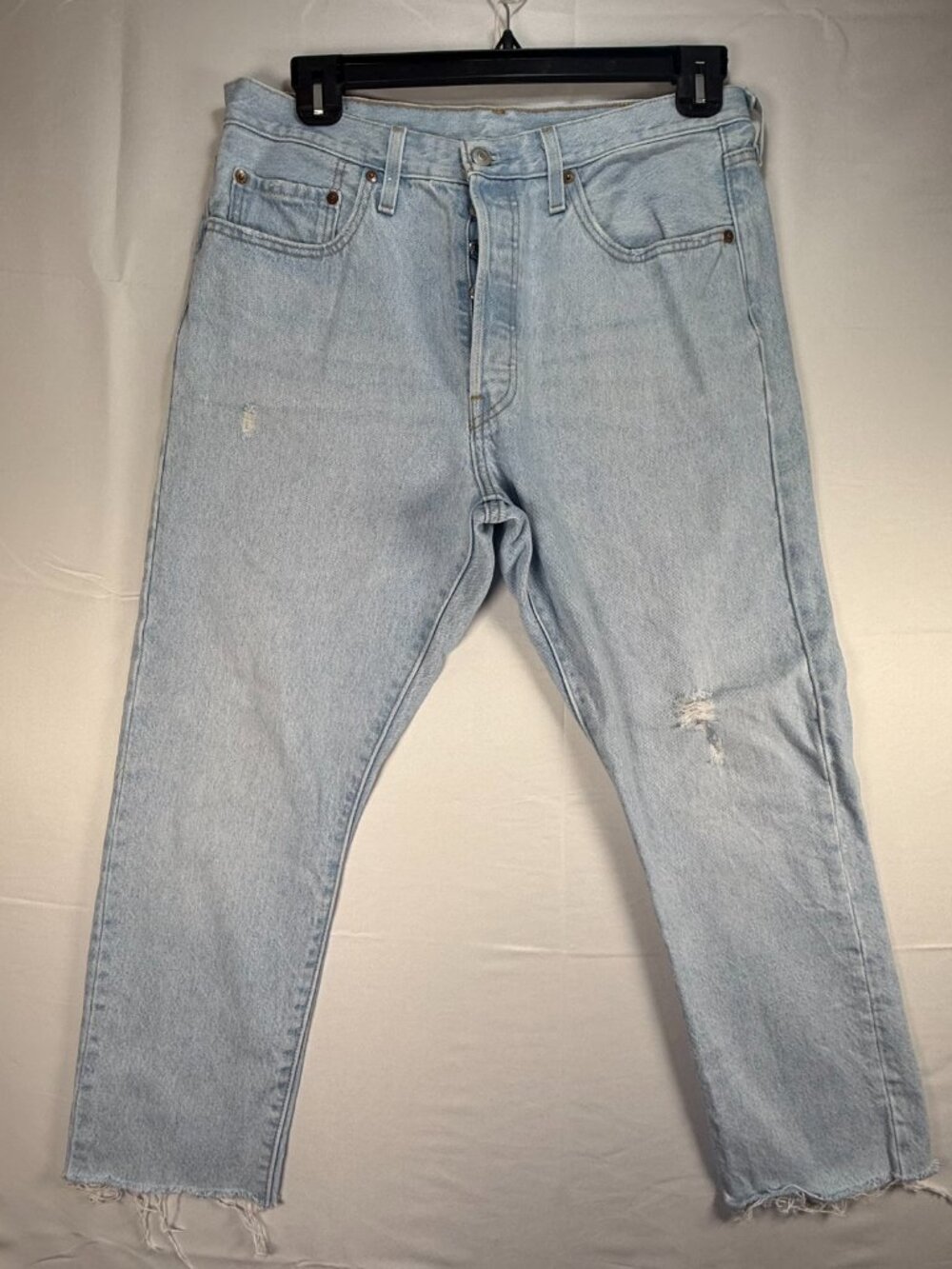 Levi’s Women’s 501 S Jeans 32x28 Button Fly Raw Hem High Rise **Measure 33x25